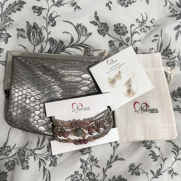 BUNDLE: Silver clutch and beaded multi-layer bracelet - Picture 1 of 9